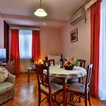 Villa Velzon Guesthouse