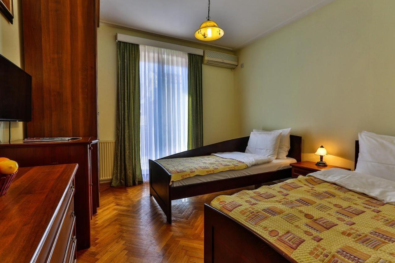 Villa Velzon Guesthouse 3*