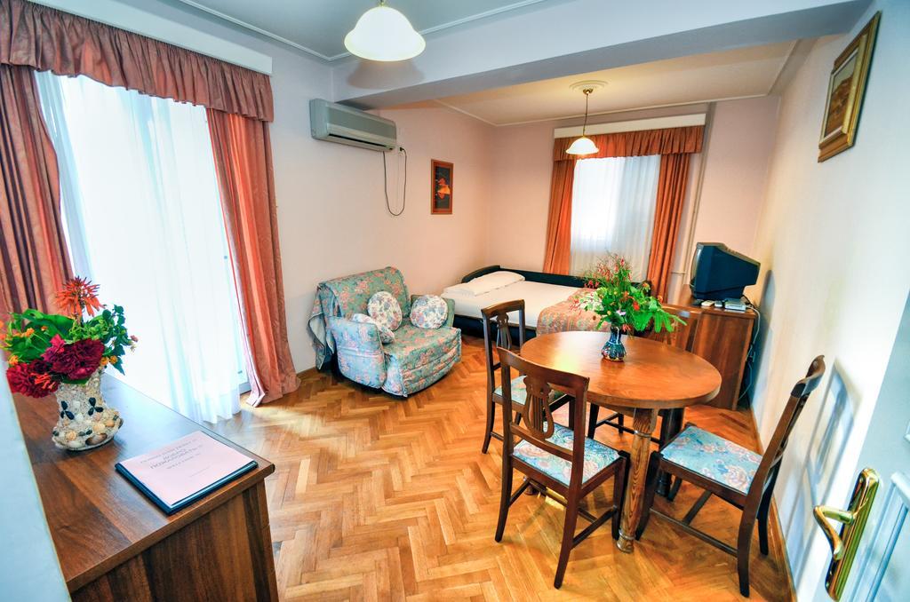 Gostinjska kuća Villa Velzon Guesthouse 3*