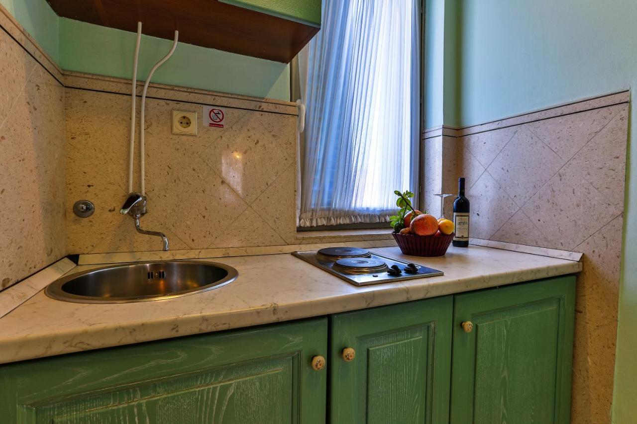 Villa Velzon Guesthouse