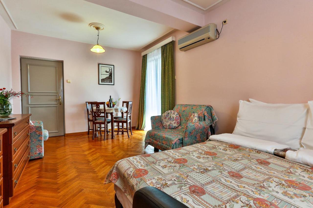 Gostinjska kuća Villa Velzon Guesthouse 3*